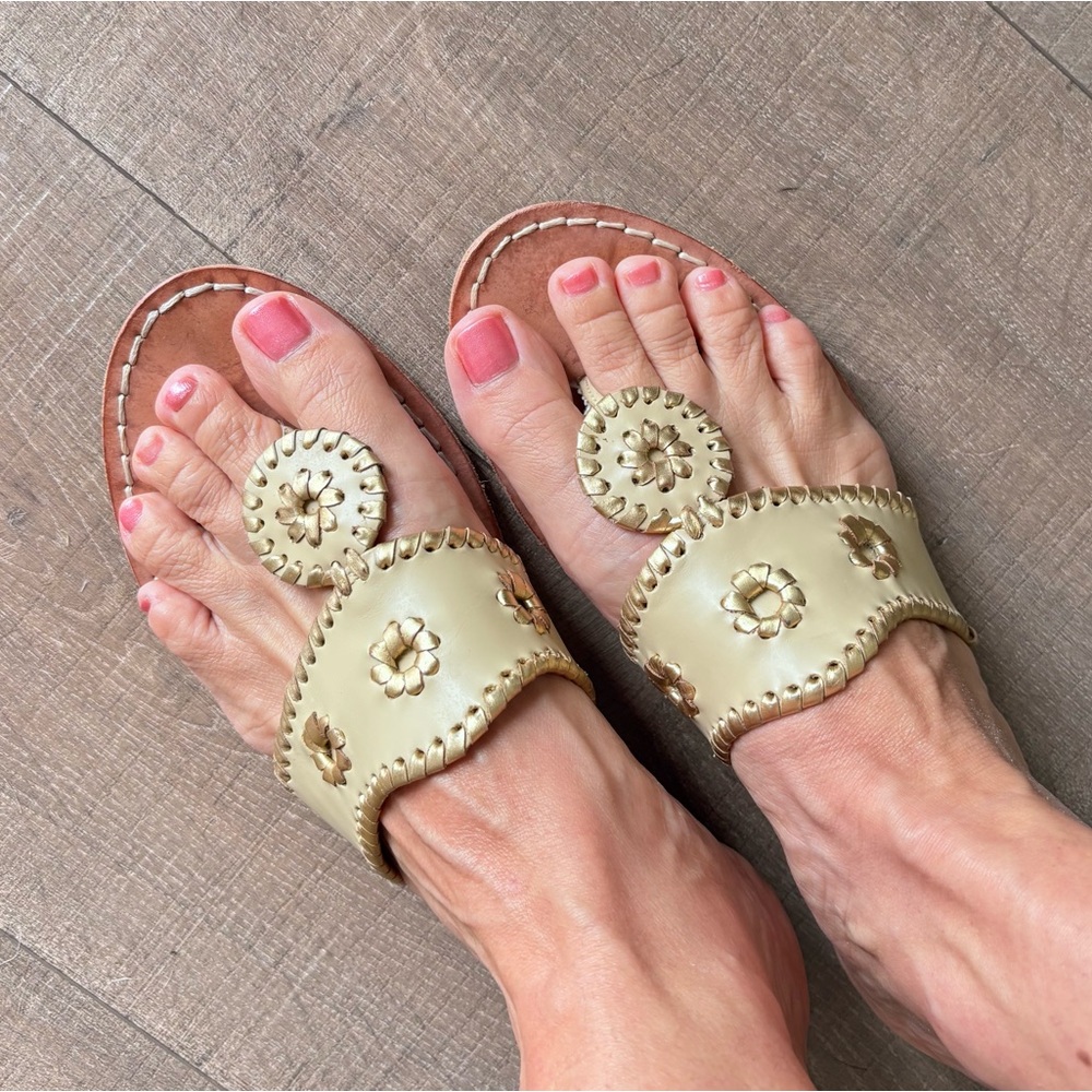 Jack Rogers Tan & Gold Flat Thong Sandals Casual Summer Footwear Size 9 - Picture 15 of 16